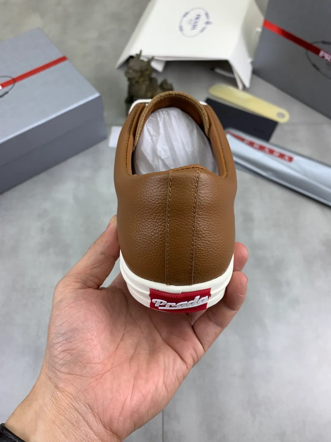 Men's men's shoes P560💰[New model] The latest hot model is on the official website, 🆘 The trendy brand (Prada) mainly promotes the hot model, avant-garde and versatile fashion men's shoes private version mold opening, cowhide surface splicing 1:1.. Fashionable and simple, original imported cowhide lining cowhide feet; the atmosphere and personality are more fashionable, eye-catching and pursuing class. It will subvert the old ideas and be a must-have for fashion trendsetters with you! Must keep it for yourself! Tall and comfortable, large and low, high-end quality workmanship. Code number: 38-44 3️⃣optional.